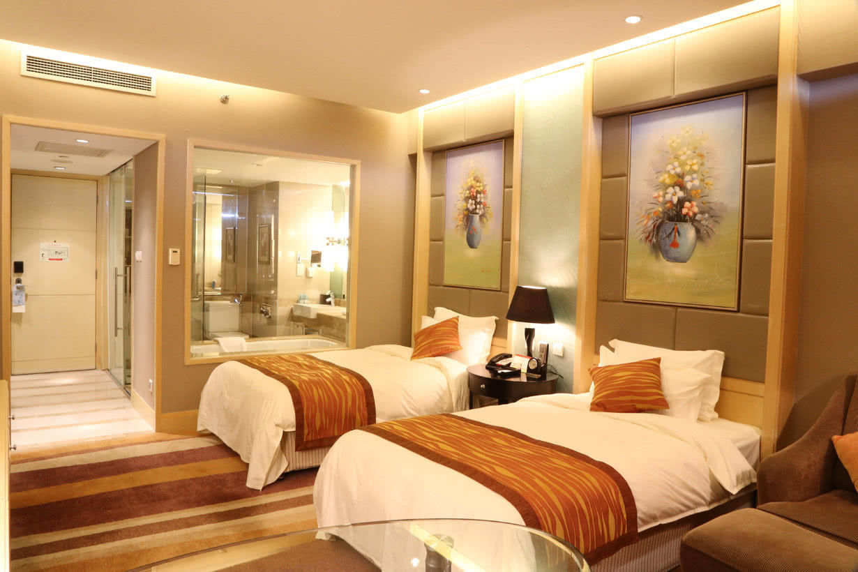 为什么酒店到了凌晨,前台都会说没房了?说出来