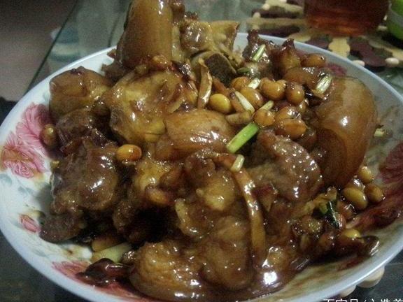 炖猪蹄用不用先焯水 t015d43f3c40bd247ed.jpg