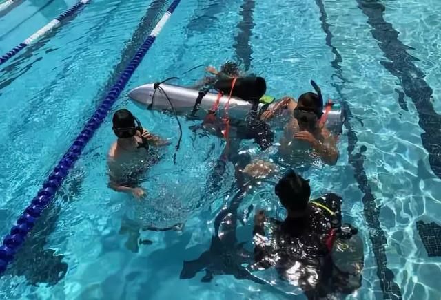 马斯克用美国技术救了泰国少年足球队?又是一