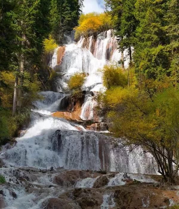 距离成都300多公里,景色不逊九寨沟?清明节旅