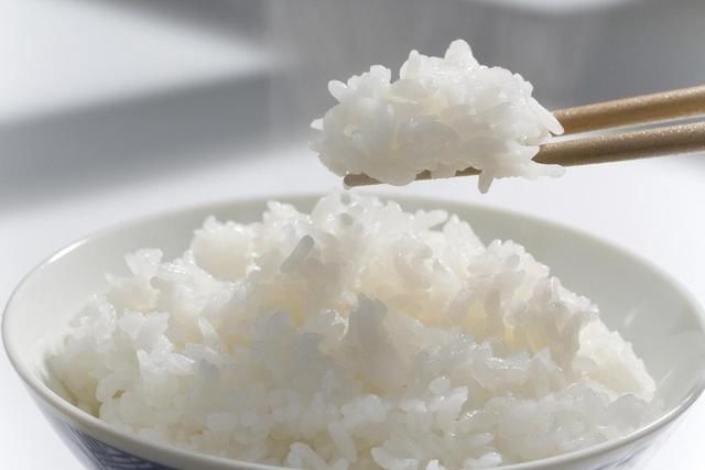 想瘦身就少吃包子,1个大馒头热量近2碗白饭,吃