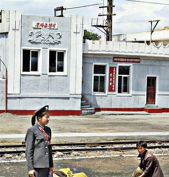 朝鲜: 带大檐帽的女人都很能干