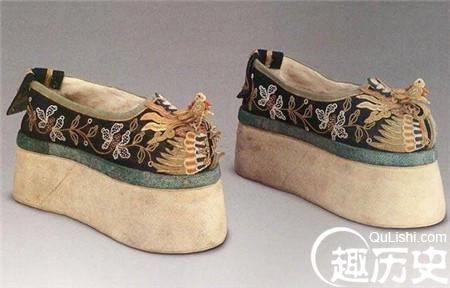 古代女性喜欢穿啥样的凉鞋?青楼女子爱穿拖鞋