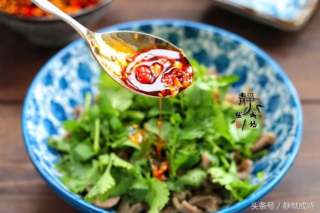 夏天凉拌菜不能少,这道小菜好吃易做,凉爽开胃,总也吃不够