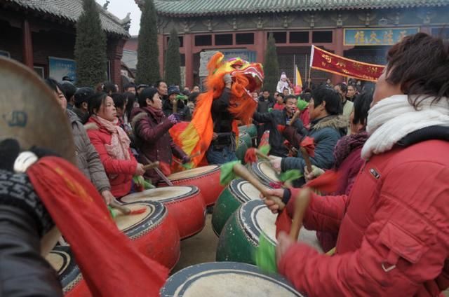 游览荥阳市龙泉寺古庙会 感受传统的农村宗教风俗