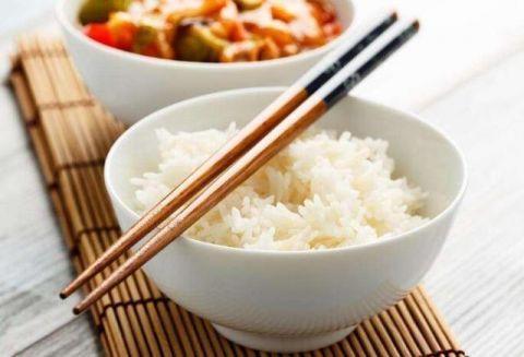 煮米饭用冷水还是热水 怎么吃才更健康