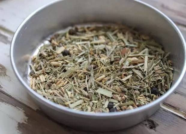 自制水果鸡尾酒，招待朋友倍儿有面！