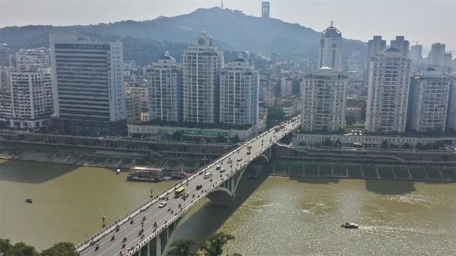 广西这个城市离广东很近，原来是广西经济中心，如今沦为四线城市