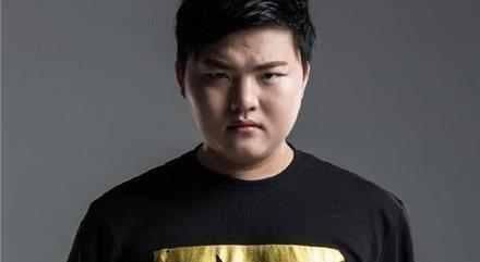 Uzi不负众望夺冠归来,欲签约虎牙开启首秀