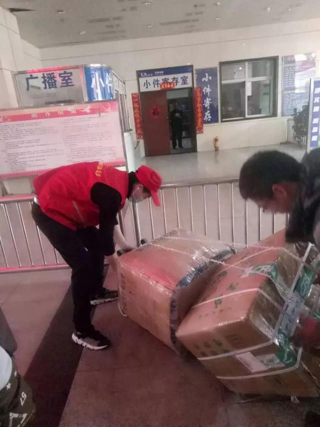 来自上海探亲高中生的春运服务春运第29天,青