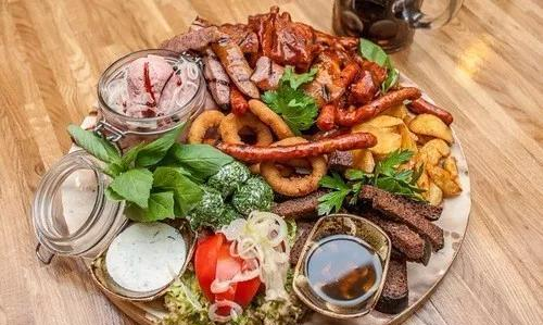 外国人喝酒有下酒菜么, 都是什么菜?