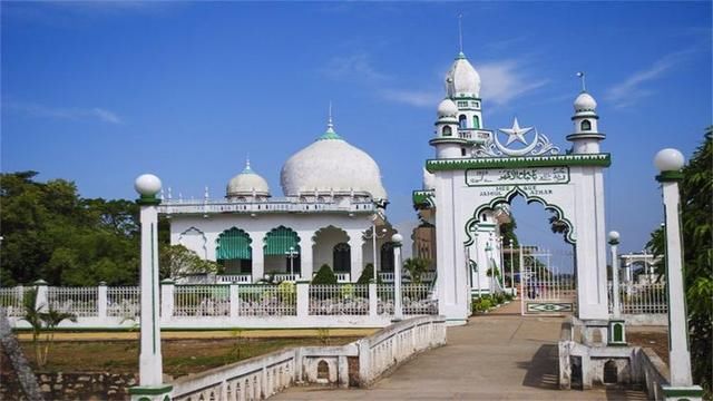 中国人去巴基斯坦旅游,对中国人都很热情,唯独