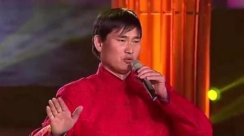 大衣哥儿子结婚，送房送车大手笔，儿媳富态像婆婆10万网友送祝福