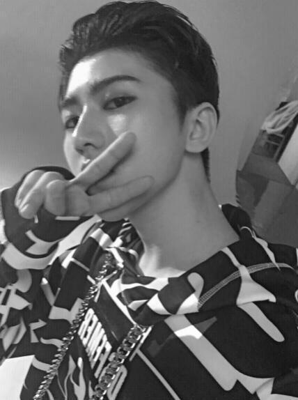 NPC成员没有刘海:蔡徐坤帅到窒息,陈立农更仙