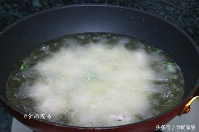 香芋这样做，好吃到飞起，外酥里嫩干干爽爽，两口一个吃不腻！