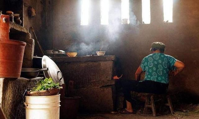 打算给儿子十万彩礼钱,去儿媳家会亲家,回来后