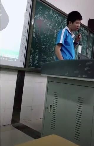 抖音目前最火的网红,莉哥粉丝超黑脸,他玩抖音