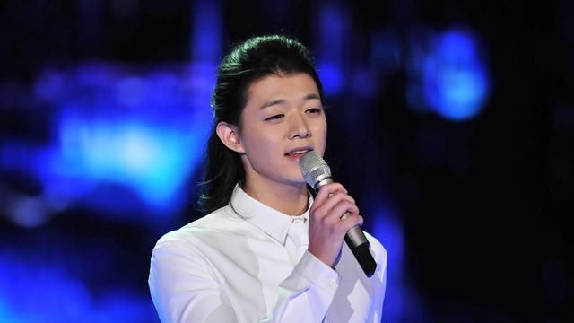 霍尊素颜出镜形象崩塌,和老爸差距太大,网友