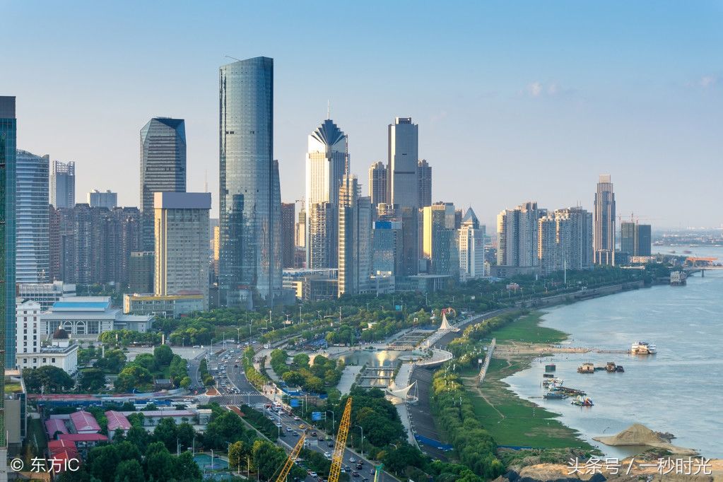 gdp增速_2018陕西省gdp(3)