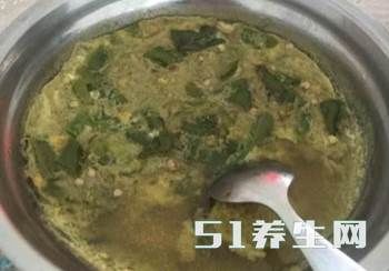 这道美食城里人闻到都捂着鼻子，农村人却叫它“千里香”