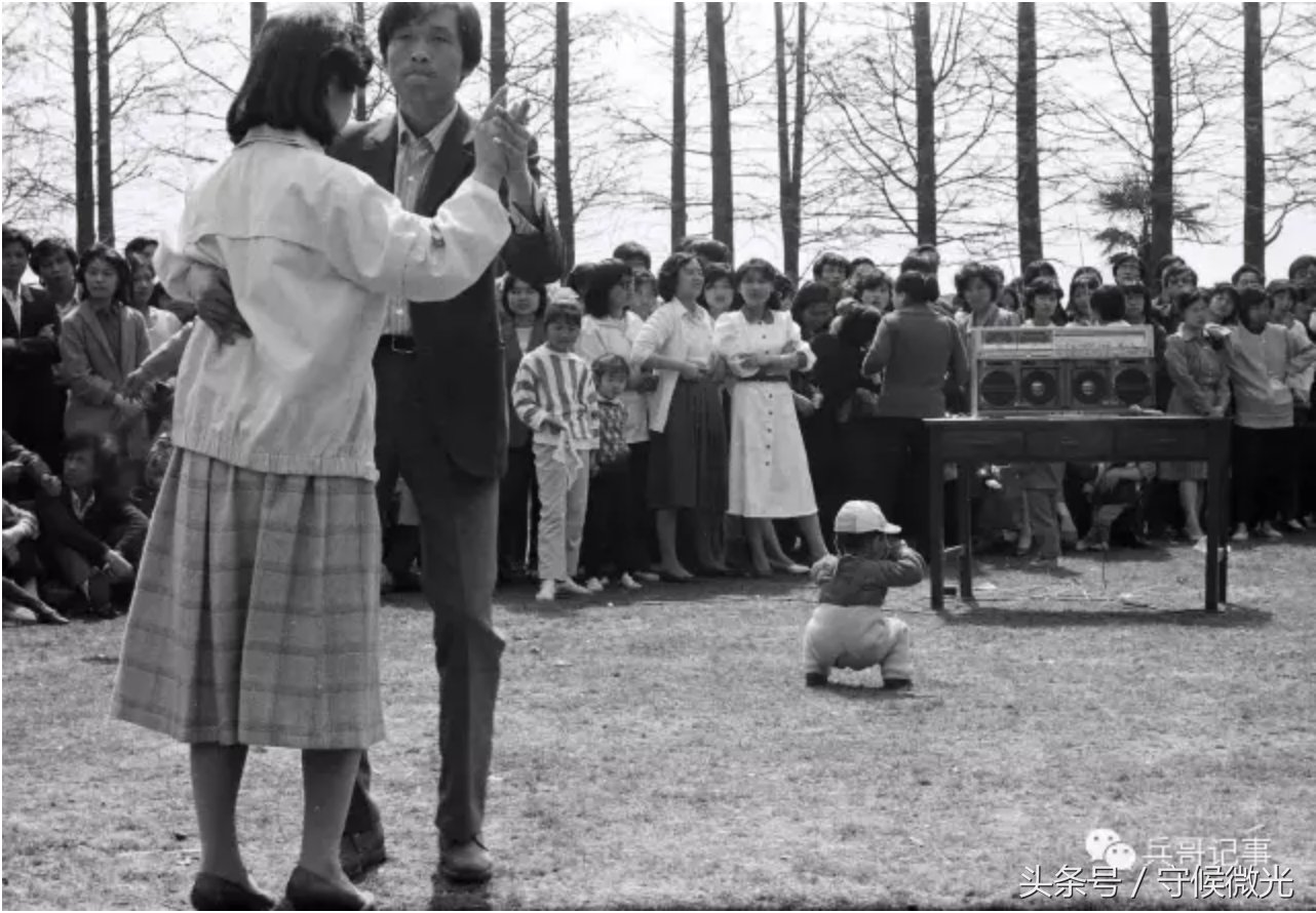 人民大学学生用相机拍下80年代的北京、湖北武汉宜昌、安徽农村