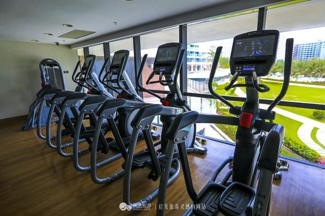 三亚山海天万豪，走出酒店便是海