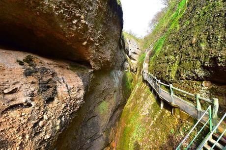 震惊！安徽这个景区居然处处都是裂痕，被称为“地球上最美丽的伤