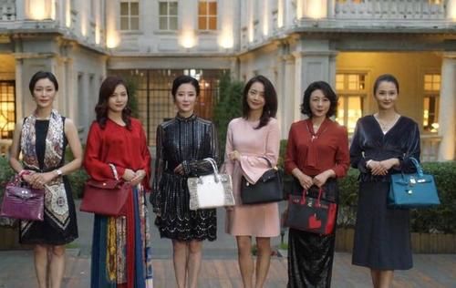 杨颖聚会上海富太，合影堪称现实版《三十而已》，她能成顾佳吗