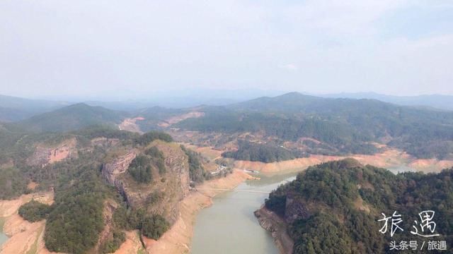 从高处俯瞰福建泰宁十里平湖：感受猫儿山公园的奇特之景
