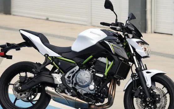 中量级摩托车对决,本田CBR500R和川崎Z650,