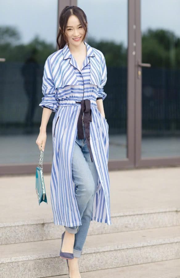 霍思燕穿的是什么鞋子?高跟鞋外套了个塑料袋