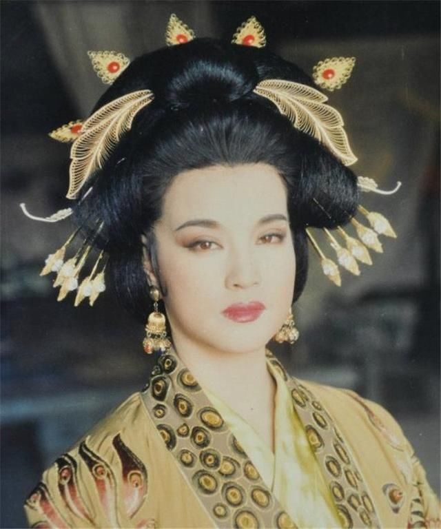 95版《武则天》刘晓庆的美照,一颦一笑尽显妩