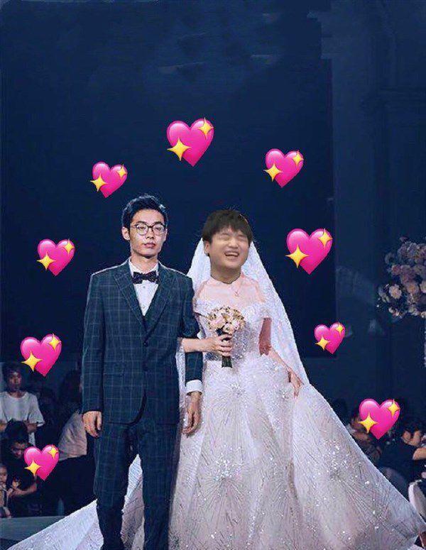 LOL:微笑微博晒与卷毛的结婚照?粉丝高呼这谁