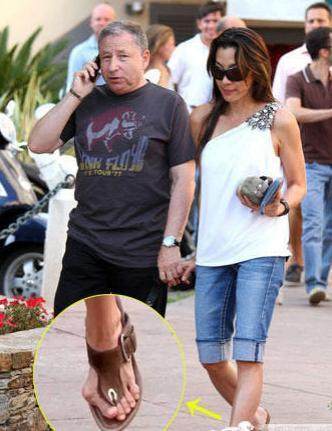 女星脱下高跟鞋后,才知道美丽都是要付出代价