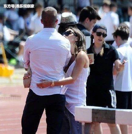 小贝夫妇结婚纪念日刚过就来参加儿子运动会,