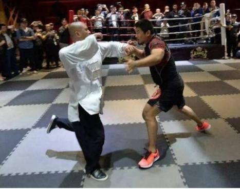 绝招忘记放,内家拳大师被打到怀疑人生,网友:你