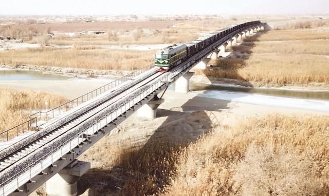 格库铁路新疆段今年计划铺轨275公里