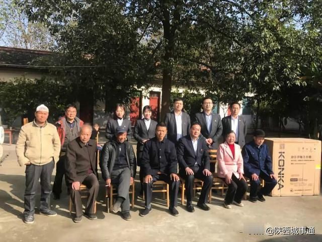 关于敬老院开展活动