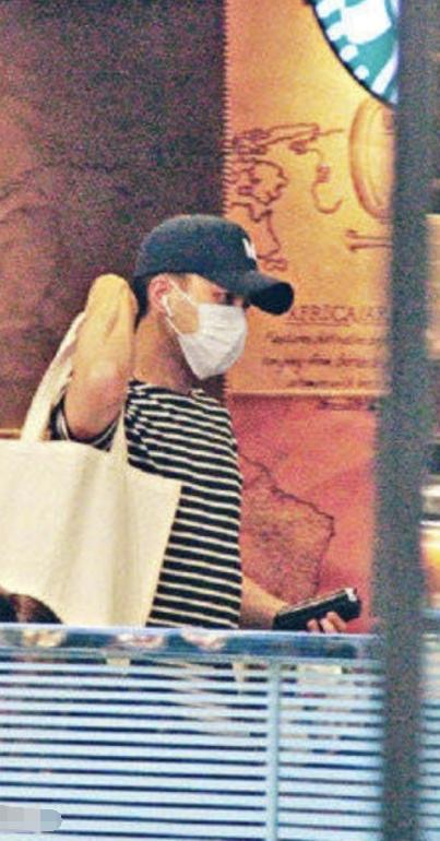 杨幂离婚后被神秘男摸头坐实新恋情?照片细节