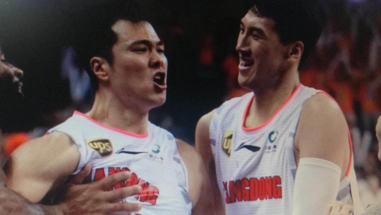 CBA联赛上演史诗对决! 19岁小将杜润旺单场7