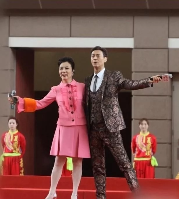金庸曾给郑少秋题字,古龙也自叹不如,书法,题字,题匾,名家,真迹,cntizi.com