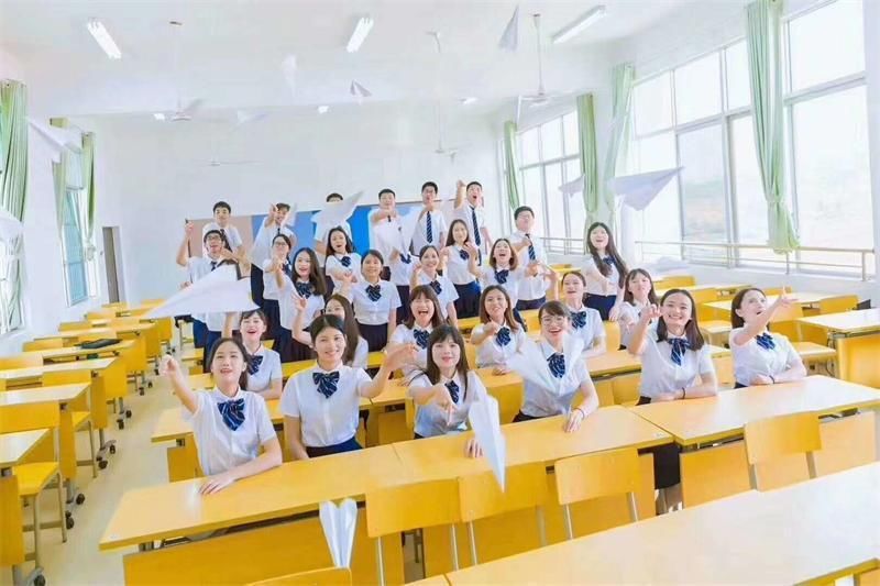 暑假张家界门票对2018年高考生免费 本地导游