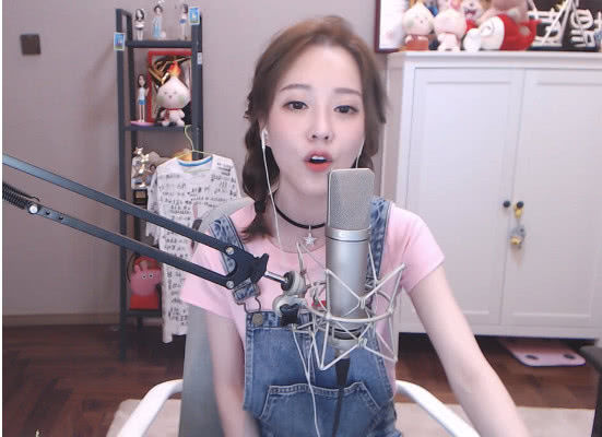 冯提莫收受160万赃款不退,23天后直播却这样