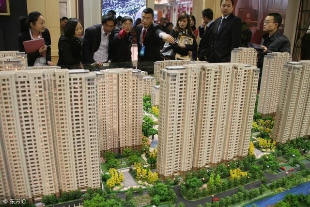 不考虑公摊面积,我也不会选2梯4户的房子!只