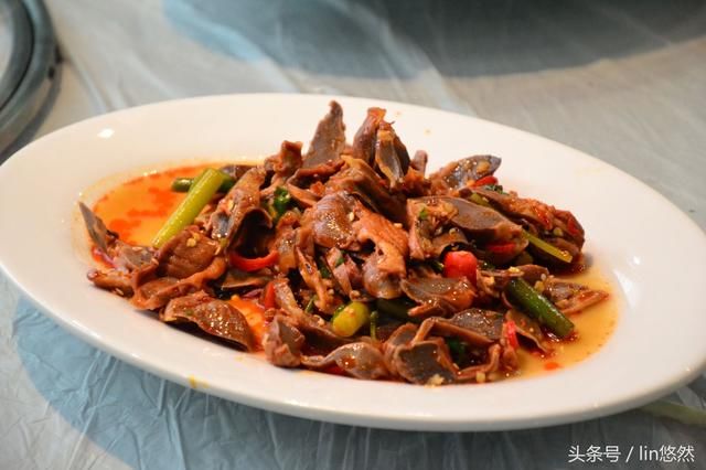 过大年回娘家,娘家用这两桌饭招待女婿,您看怎么样