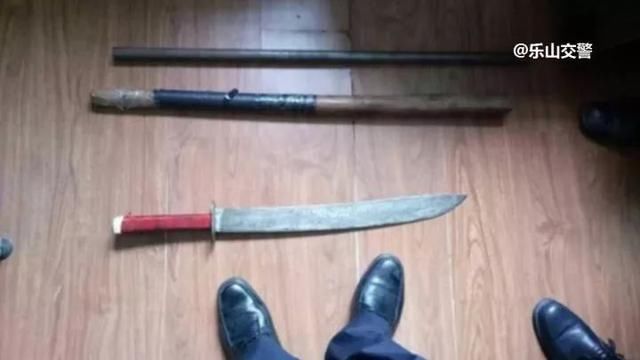 乐山这位司机玩大了!无证毒驾无牌车,车上竟还