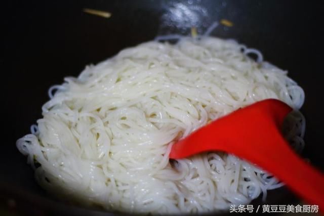 这样炒米粉才好吃,口感劲道,味道鲜美