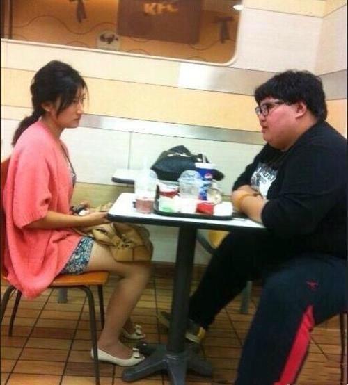 妹子,你们不用上班吗?