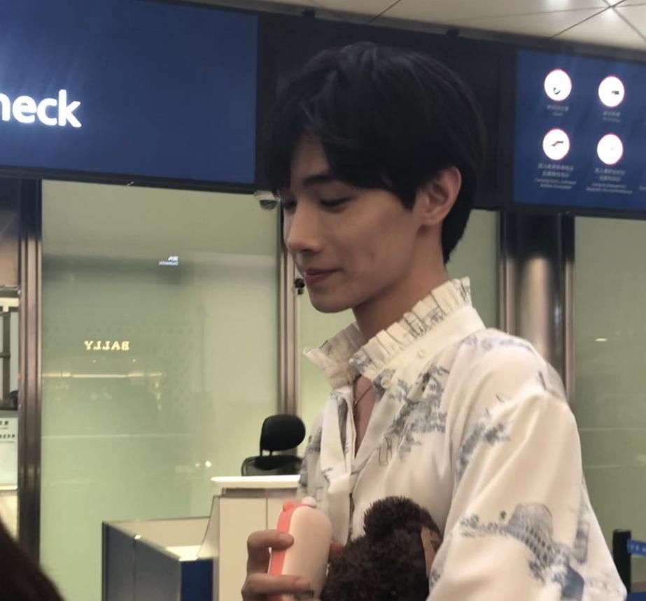有种颜值叫陈情令演员生图，王一博少年，肖战帅气，看到汪卓成：有气质
