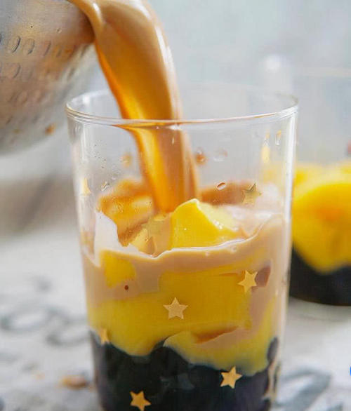 在家自制一点点爆款:焦糖珍珠布丁奶茶,香甜